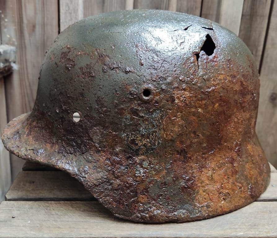 Wehrmacht helmet M40 / from Stalingrad