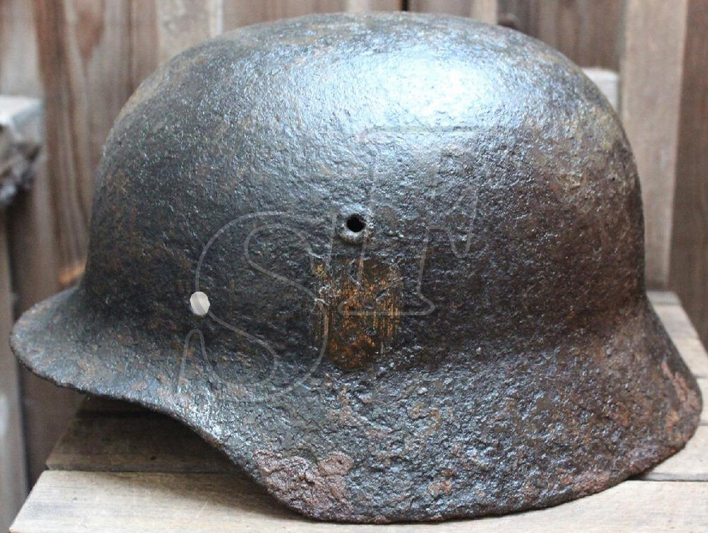 Wehrmacht helmet M40 / from Novgorod