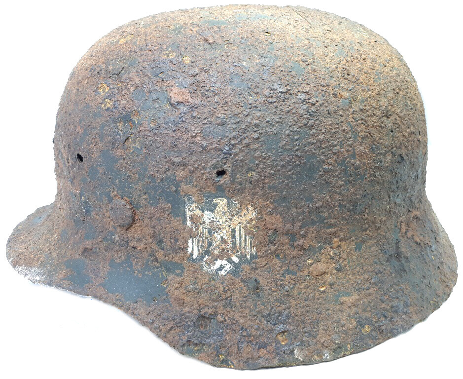Wehrmacht helmet M40 / from Stalingrad