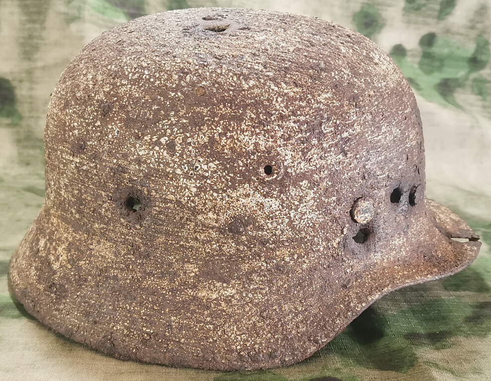 Winter camo German helmet M40 / from Vitebsk