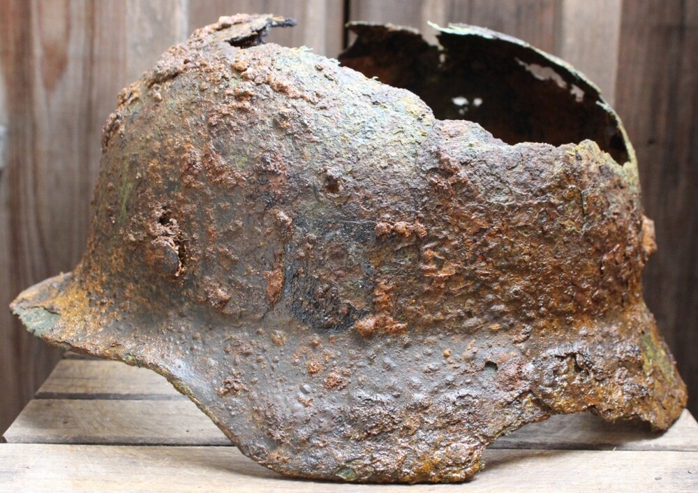 Spanish Blue Division helmet M40 / from Leningrad