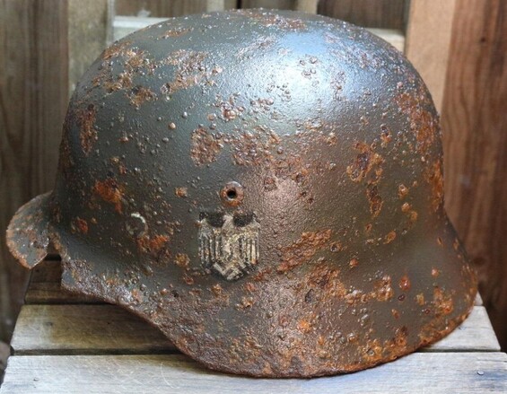 Wehrmacht helmet M35 DD / from Smolensk