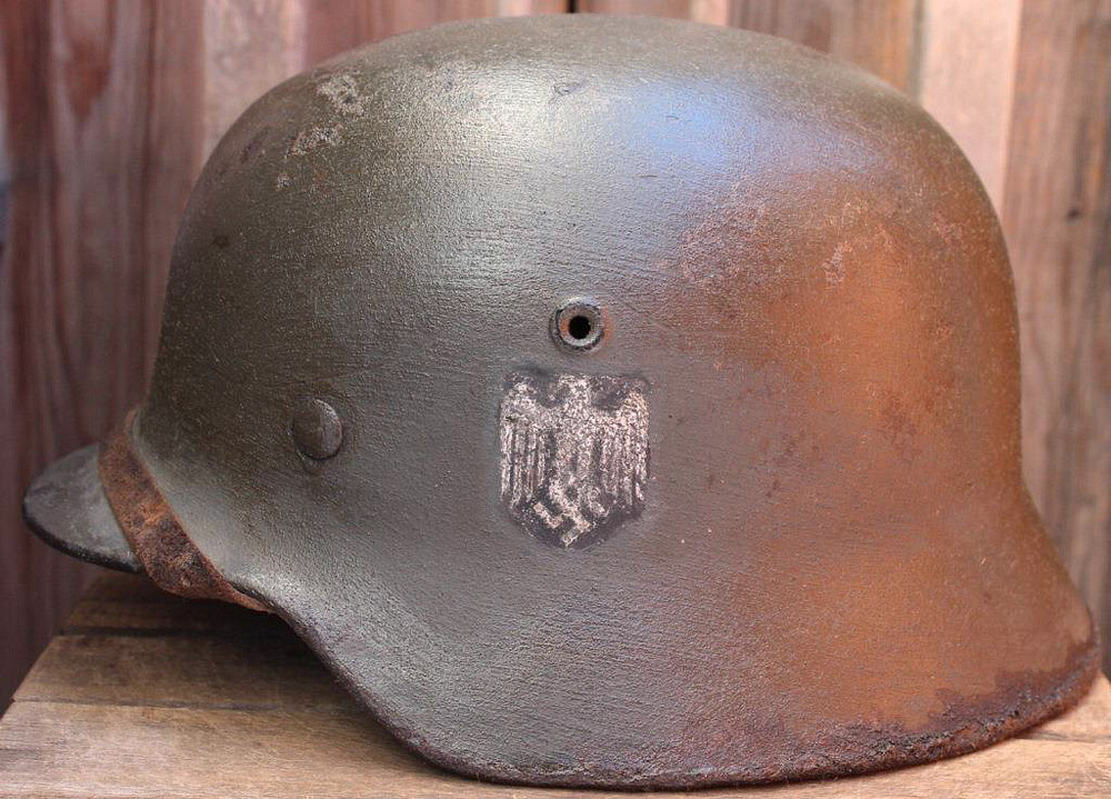 Wehrmacht helmet M40 / from Leningrad