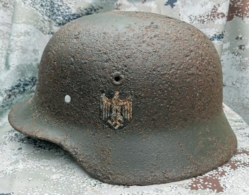 Wehrmacht helmet M40 / from Stalingrad