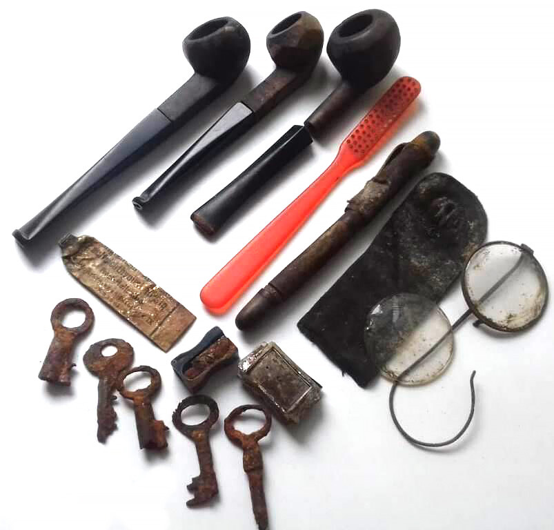 Personal belongings of soldiers / from Leningrad