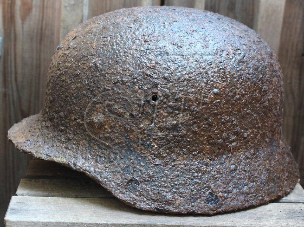 Luftwaffe helmet M40 / from Koenigsberg