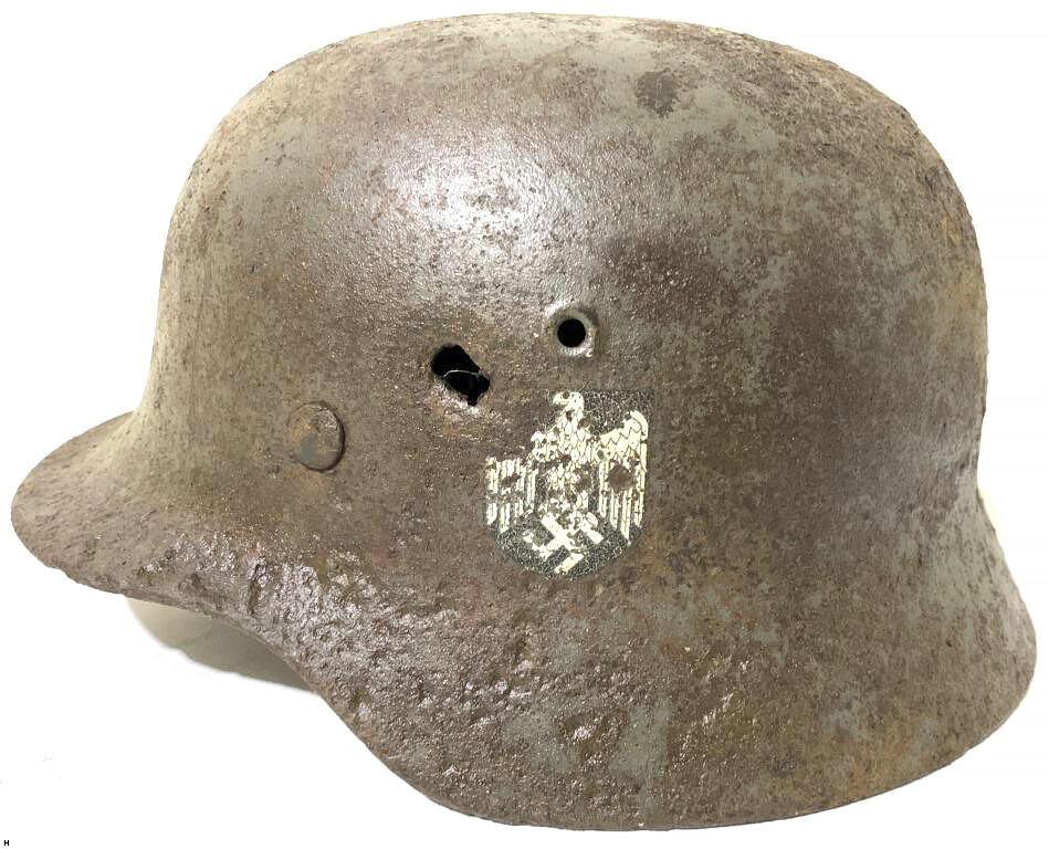 Wehrmacht helmet M40 / from Stalingrad