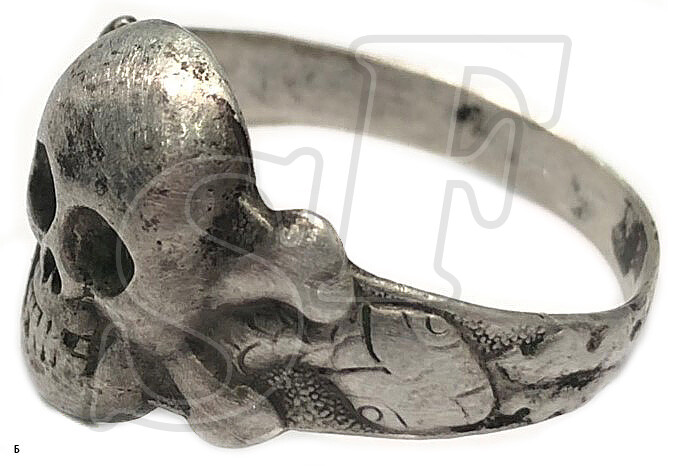 Skull ring / from Novgorod