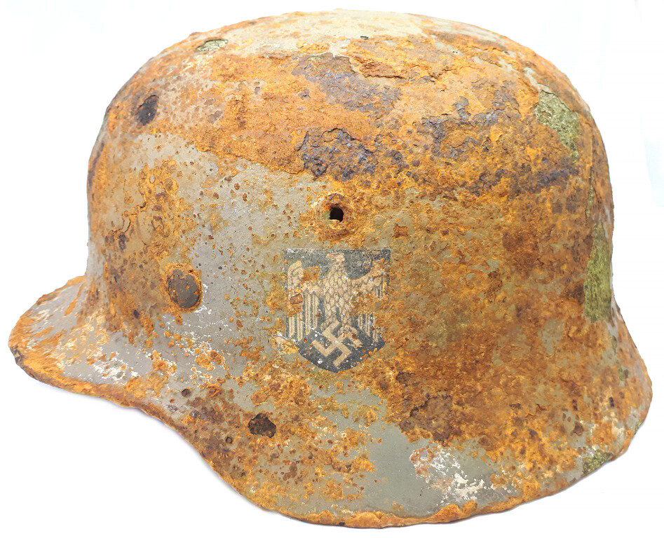 Wehrmacht helmet M40 / from Stalingrad