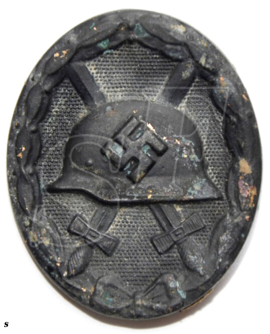 Wound Badge with a paper package / Stalingrad
