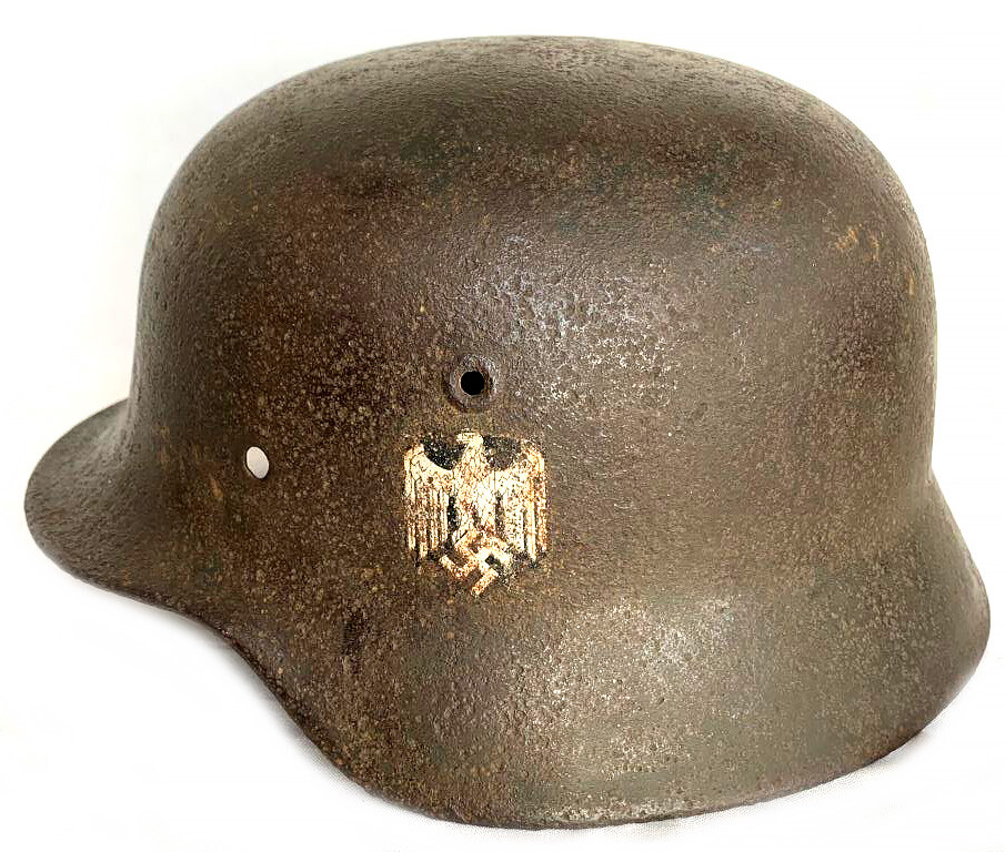 Wehrmacht helmet M40 / from Stalingrad