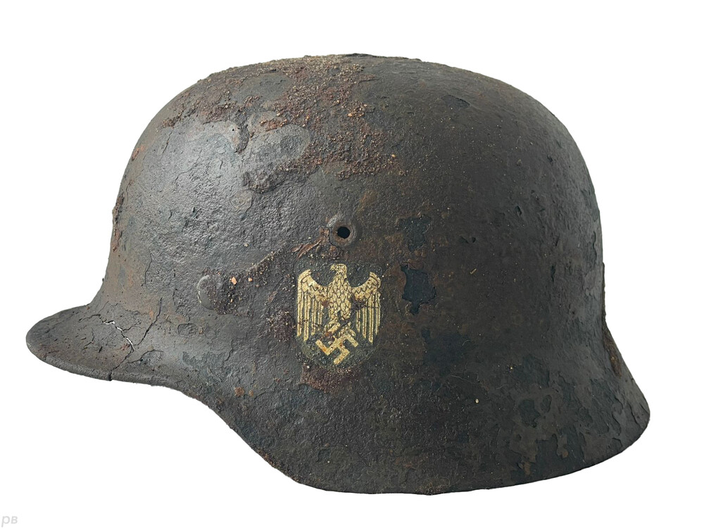 Wehrmacht helmet M40 / from Pskov