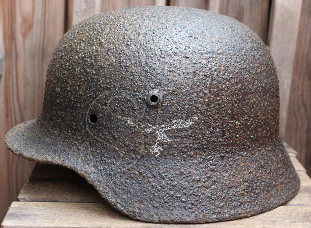 Luftwaffe helmet M40 / from Leningrad