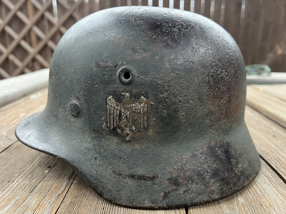 Wehrmacht helmet M40 / from Stalingrad