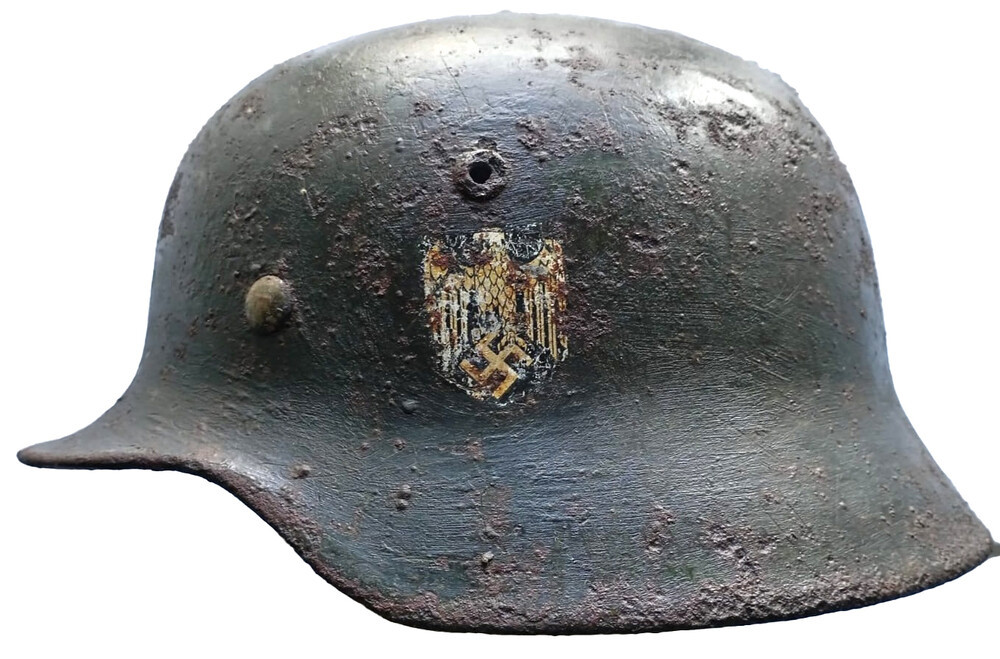 Wehrmacht helmet M35 / from Stalingrad