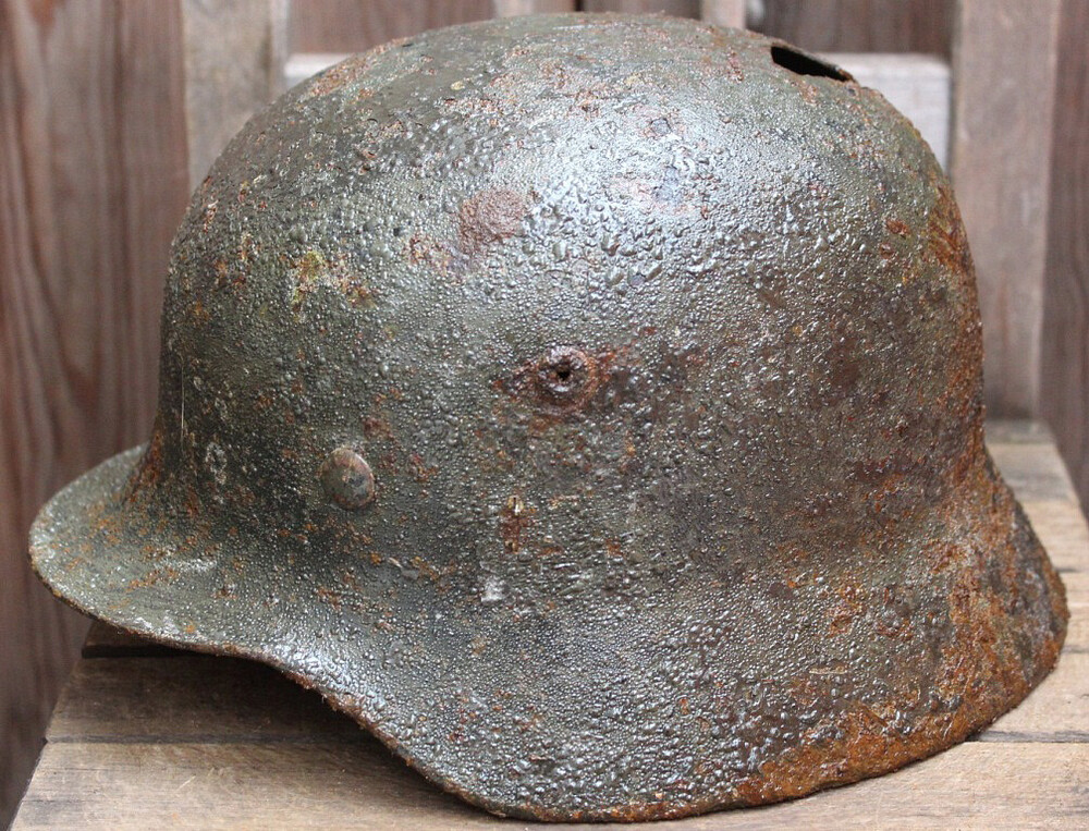 Wehrmacht helmet M35 / from Novgorod