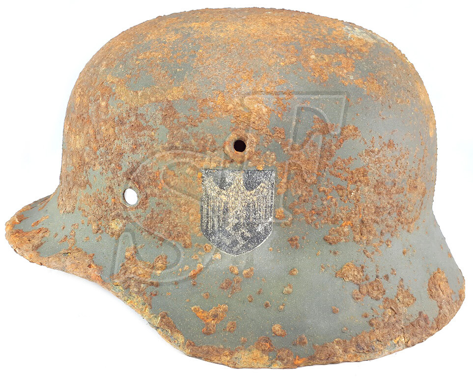 Wehrmacht helmet M40 / from Stalingrad