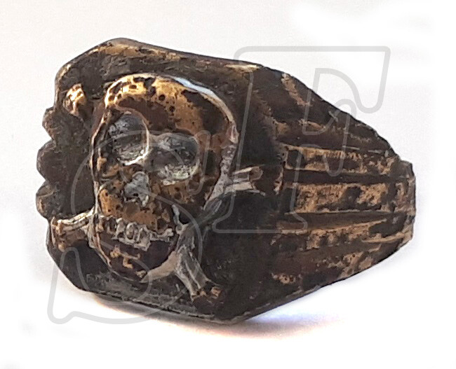 Skull ring