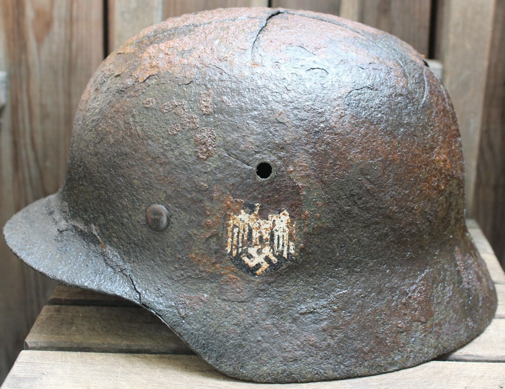 Wehrmacht helmet M35 DD / from Novgorod