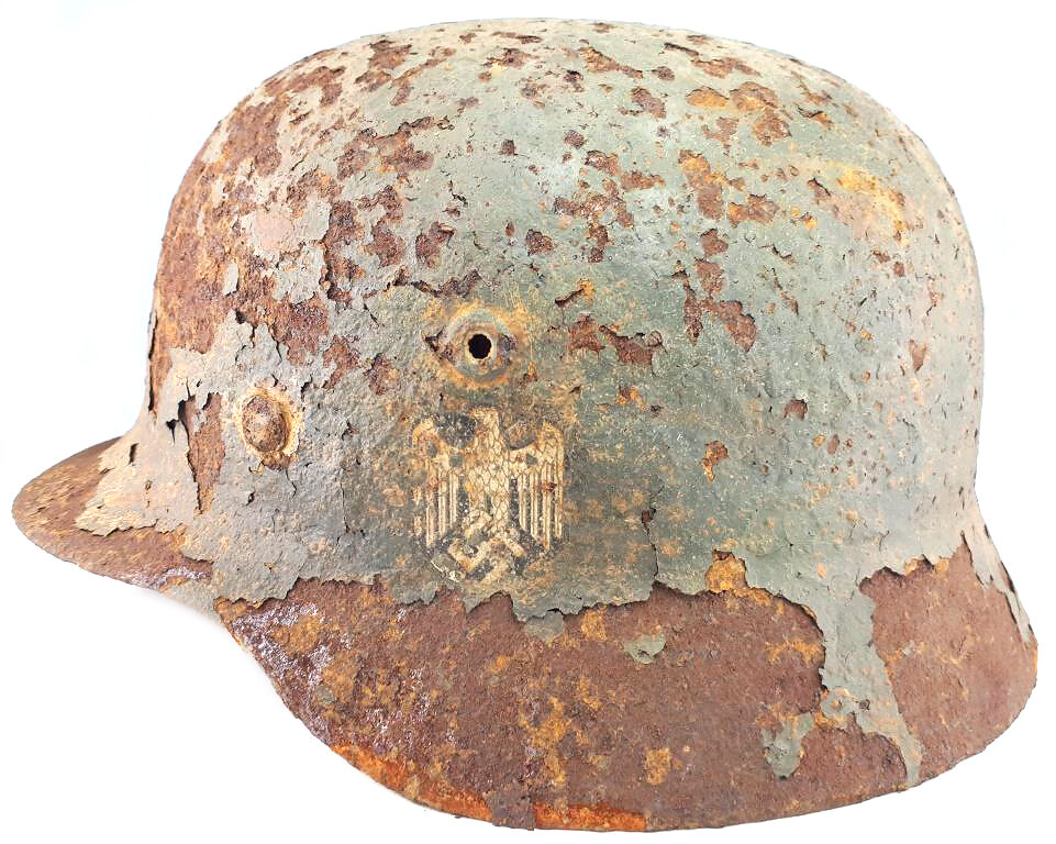 Wehrmacht helmet M40 / from Stalingrad