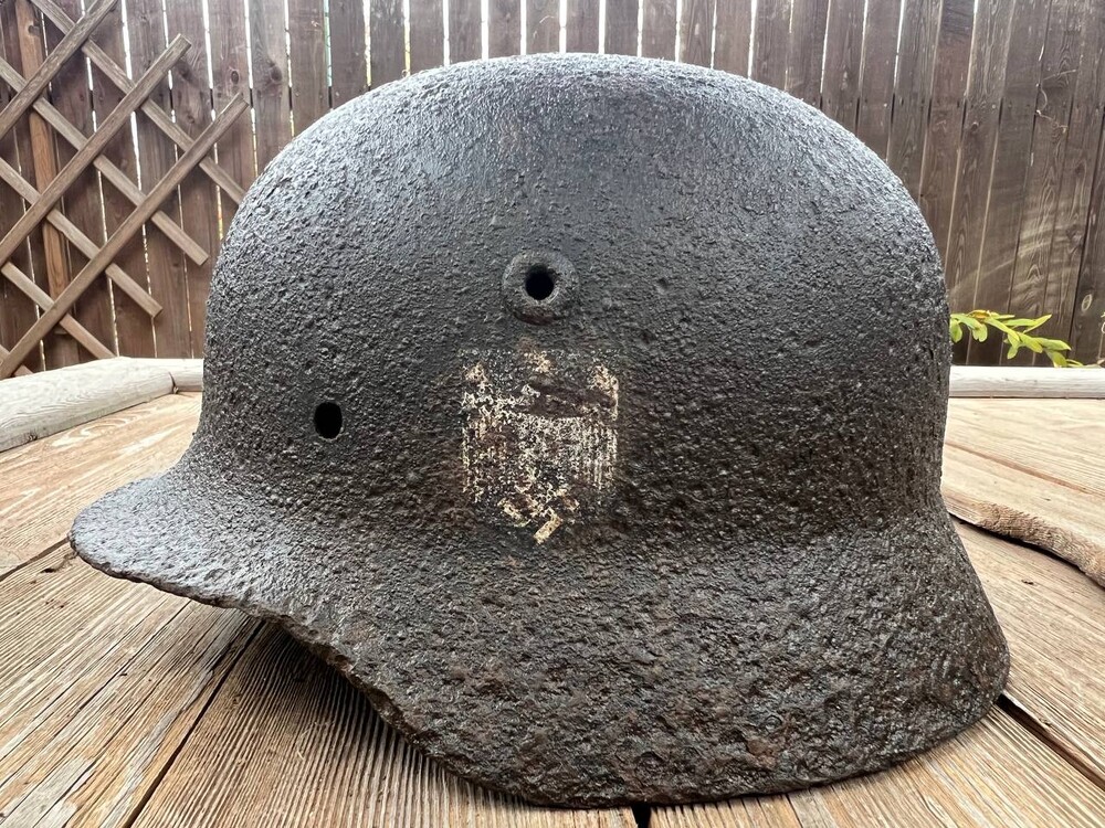 Wehrmacht helmet M40 / from Stalingrad