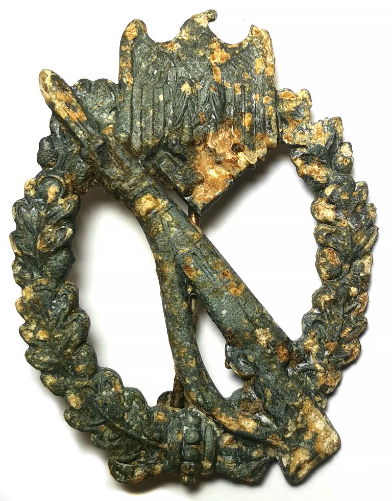 Infantry Assault Badge / from Caucasus
