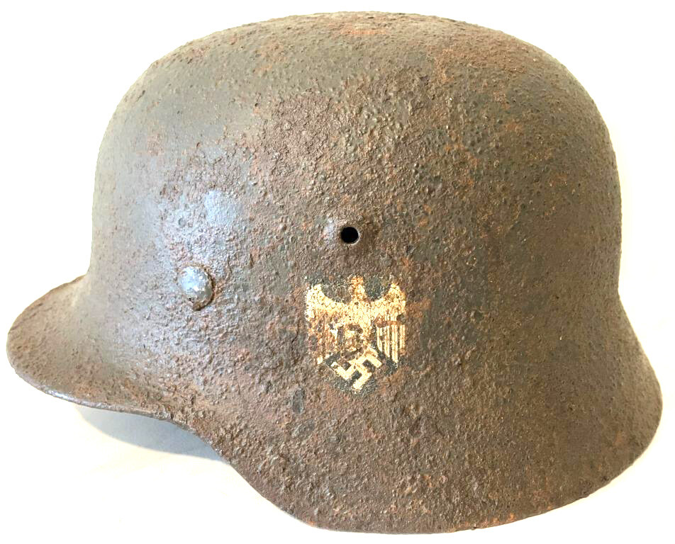 Wehrmacht helmet M40 / from Stalingrad