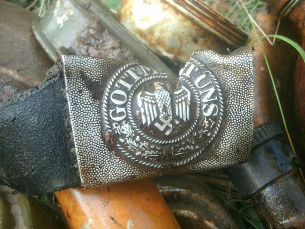 Damaged Wehrmacht belt buckle “Gott mit Uns” / from Leningrad