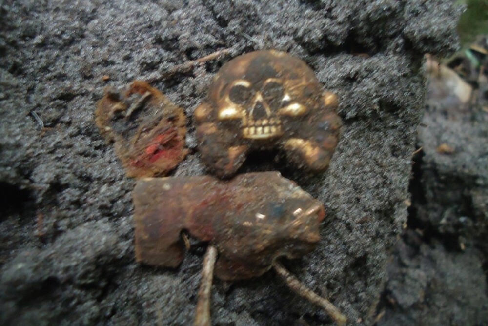 Panzer collar tab skull / from Königsberg