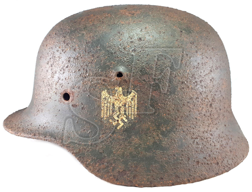Wehrmacht helmet M40 / from Stalingrad