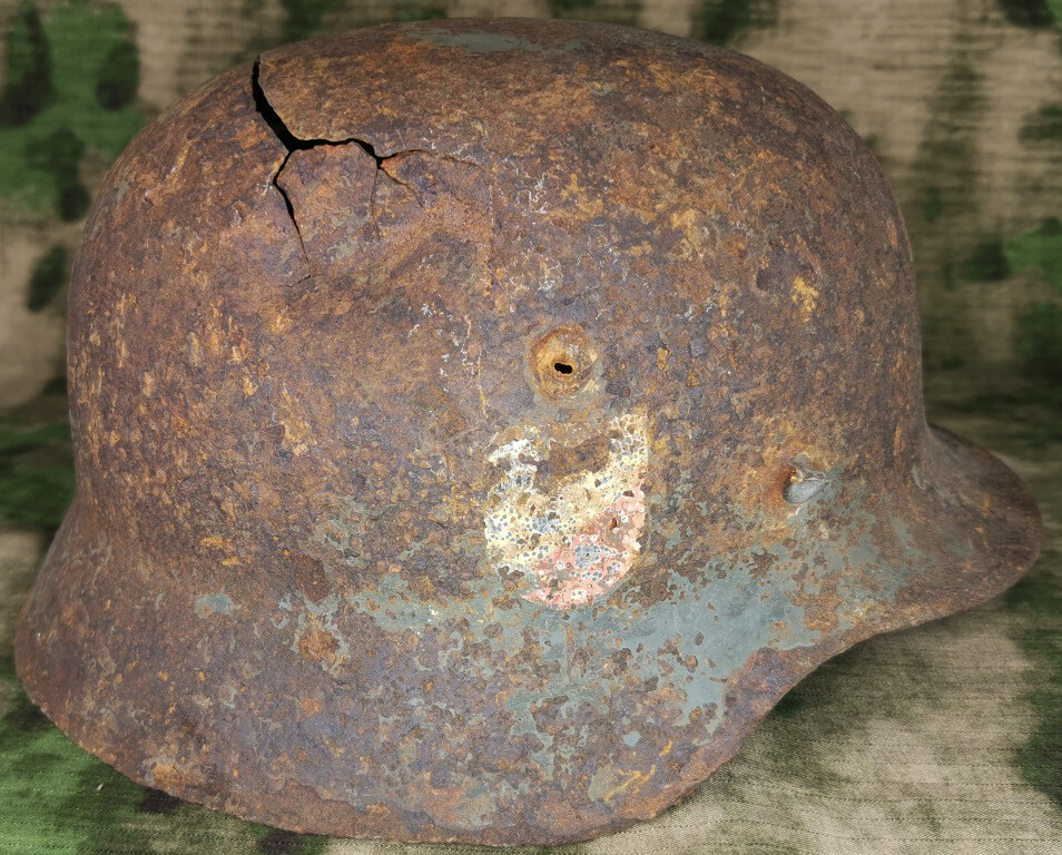 Wehrmacht helmet M35 DD / from Stalingrad
