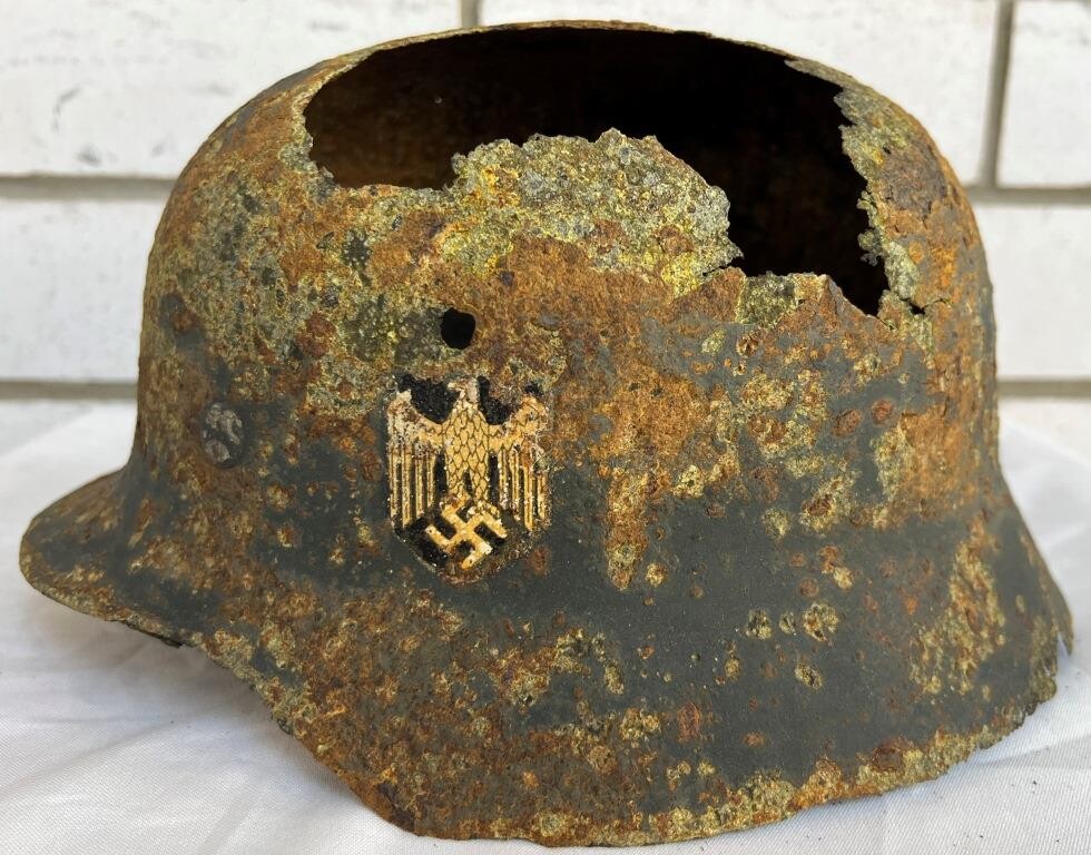 Wehrmacht helmet M35 / from Leningrad