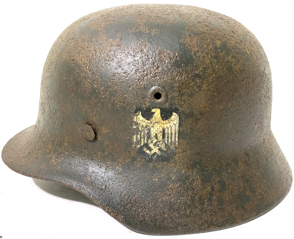 Wehrmacht helmet M40 / from Stalingrad