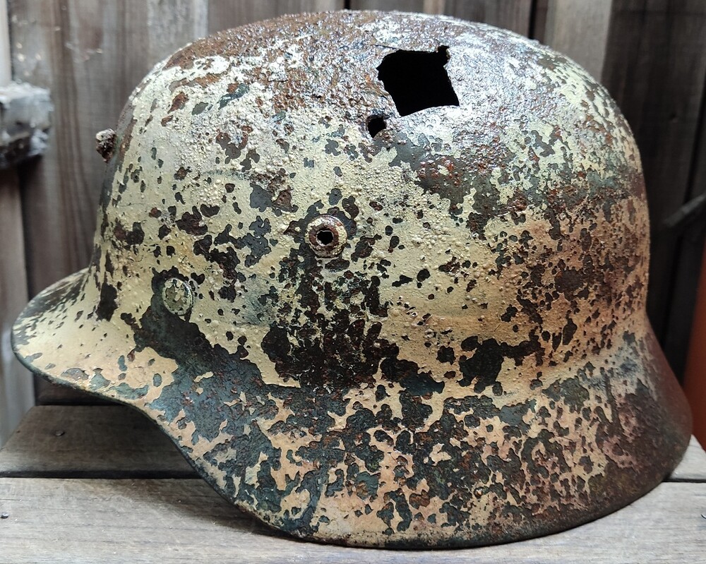 Winter camo German helmet M35 / from Leningrad