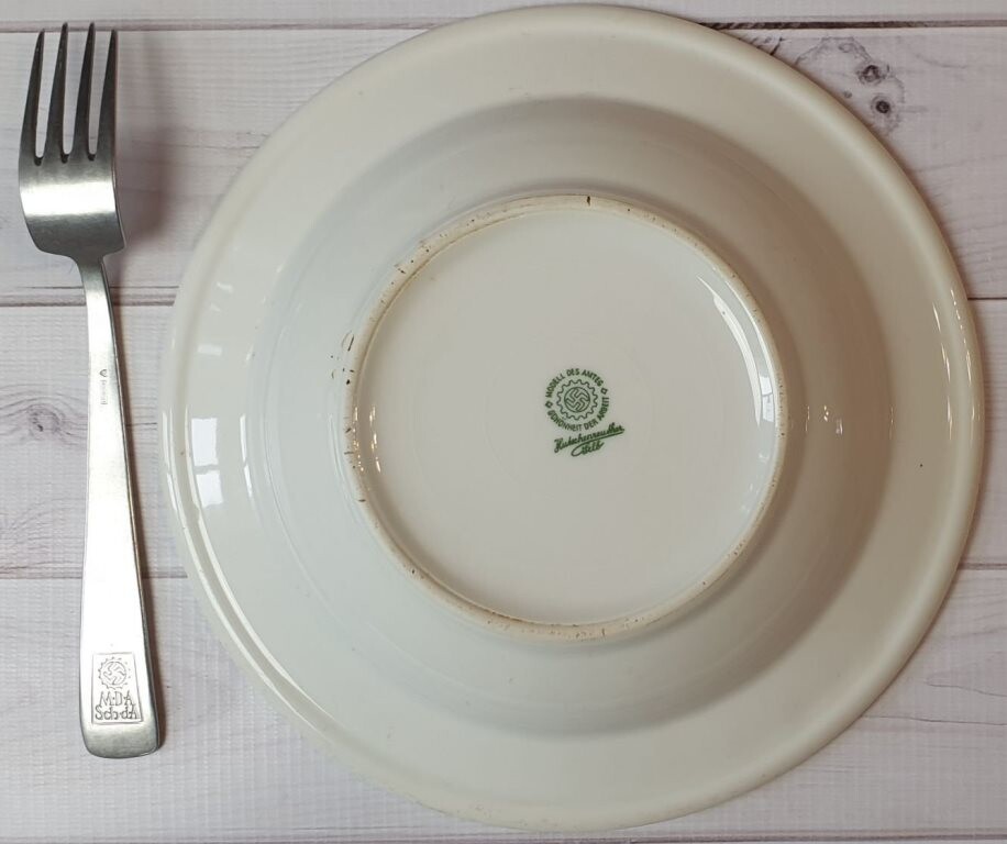 Deutsche Arbeitsfront fork and plate / from Konigsberg