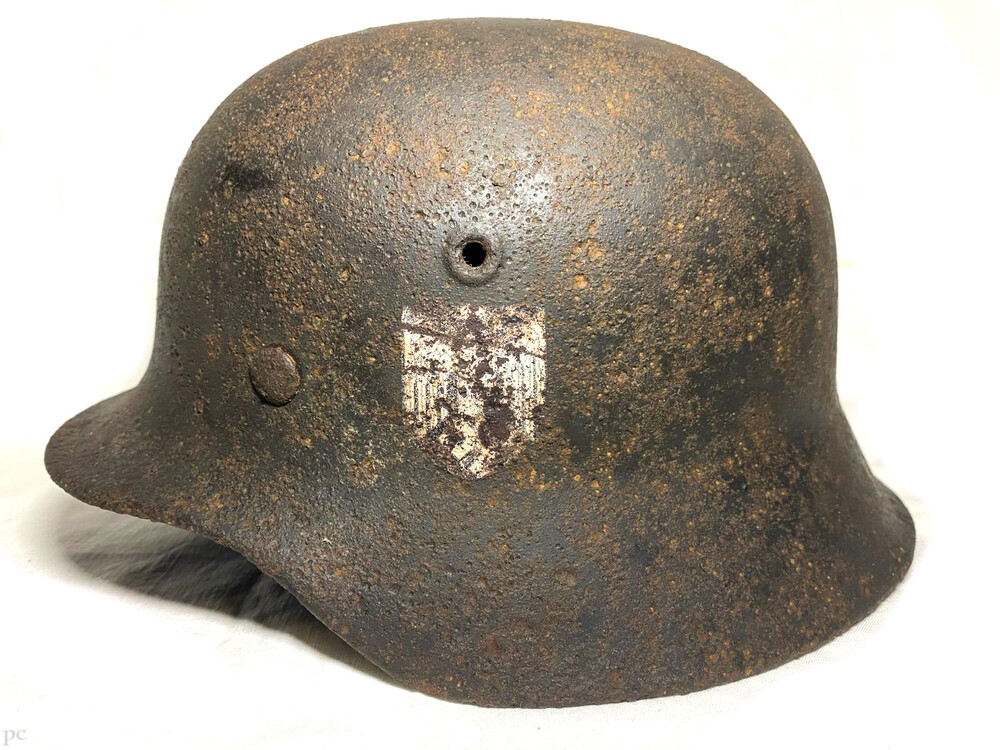 Wehrmacht helmet M40 / from Stalingrad