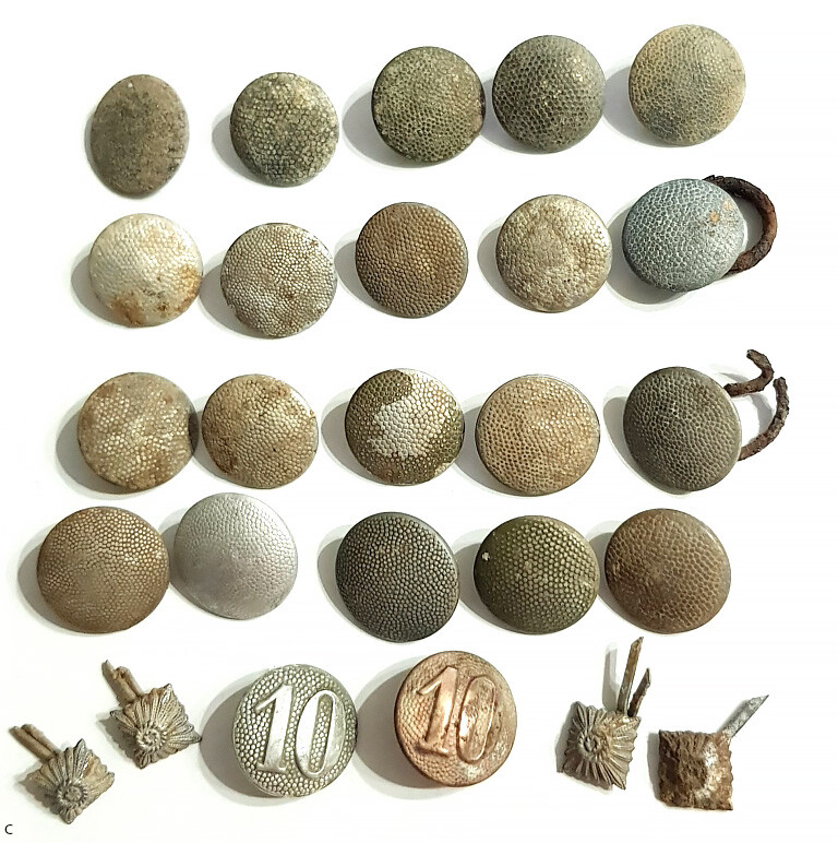 Wehrmacht tunics buttons / from Stalingrad