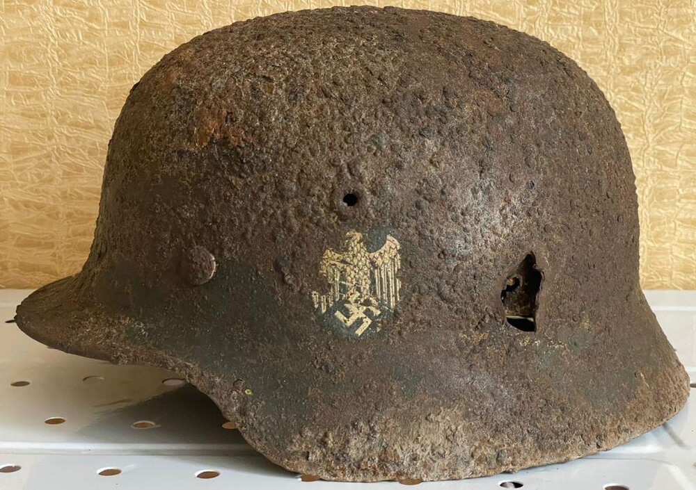 Wehrmacht helmet M40 / from Stalingrad