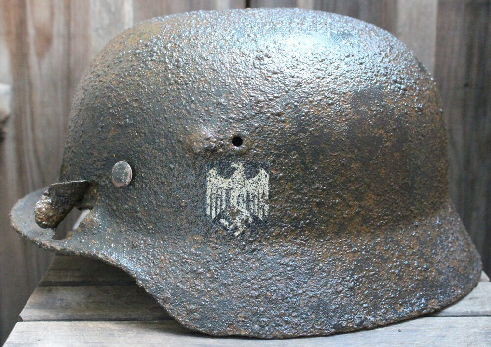 Wehrmacht helmet M40 / from Stalingrad
