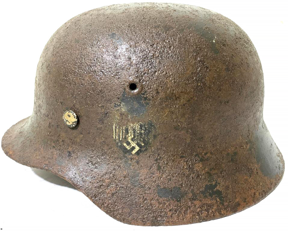 Wehrmacht helmet M40 / from Stalingrad