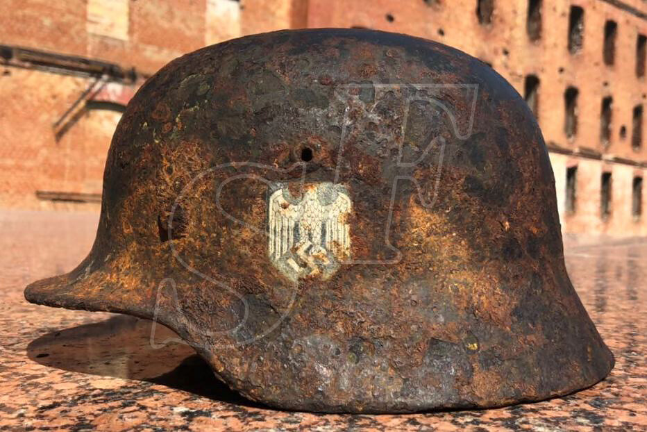 Wehrmacht helmet M40 / from Stalingrad