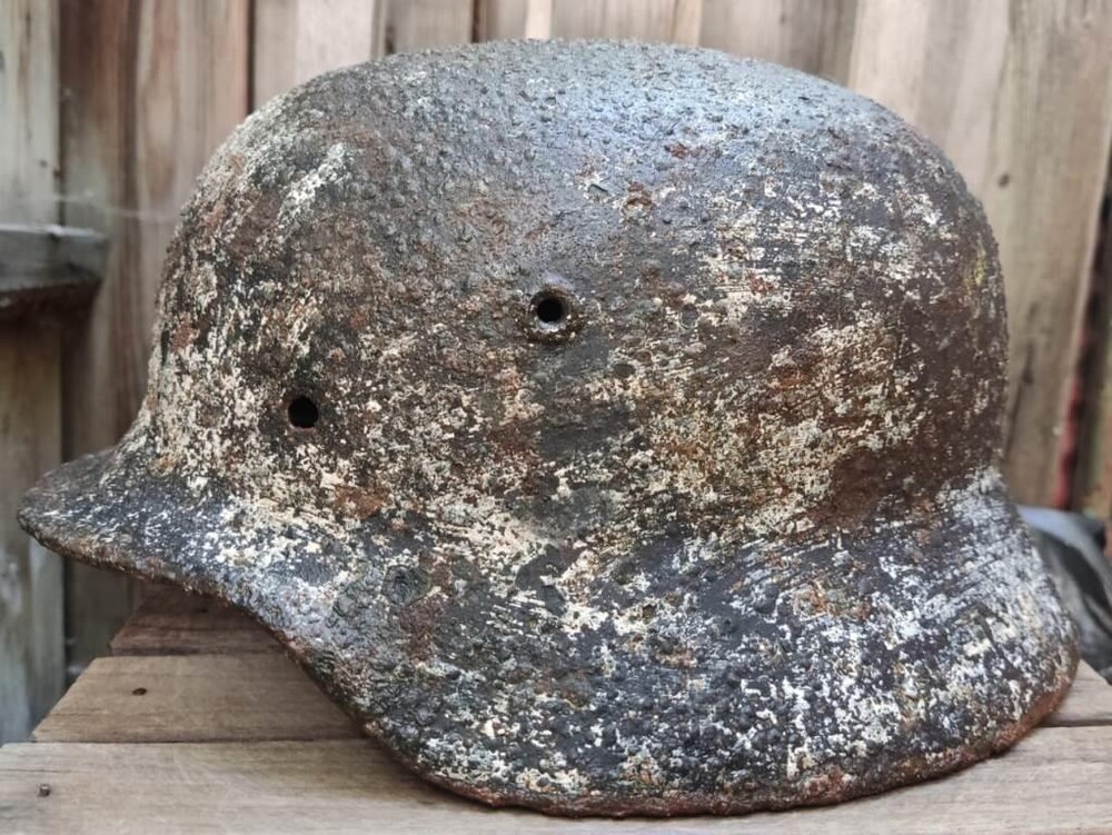 Winter camo German helmet M40 / from Stalingrad