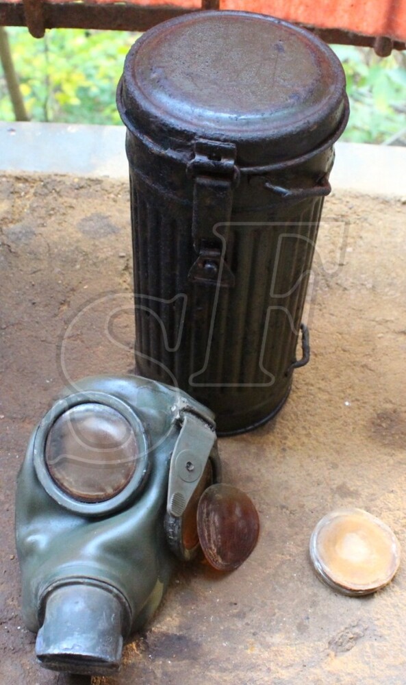 Gas mask + canister / from Tver