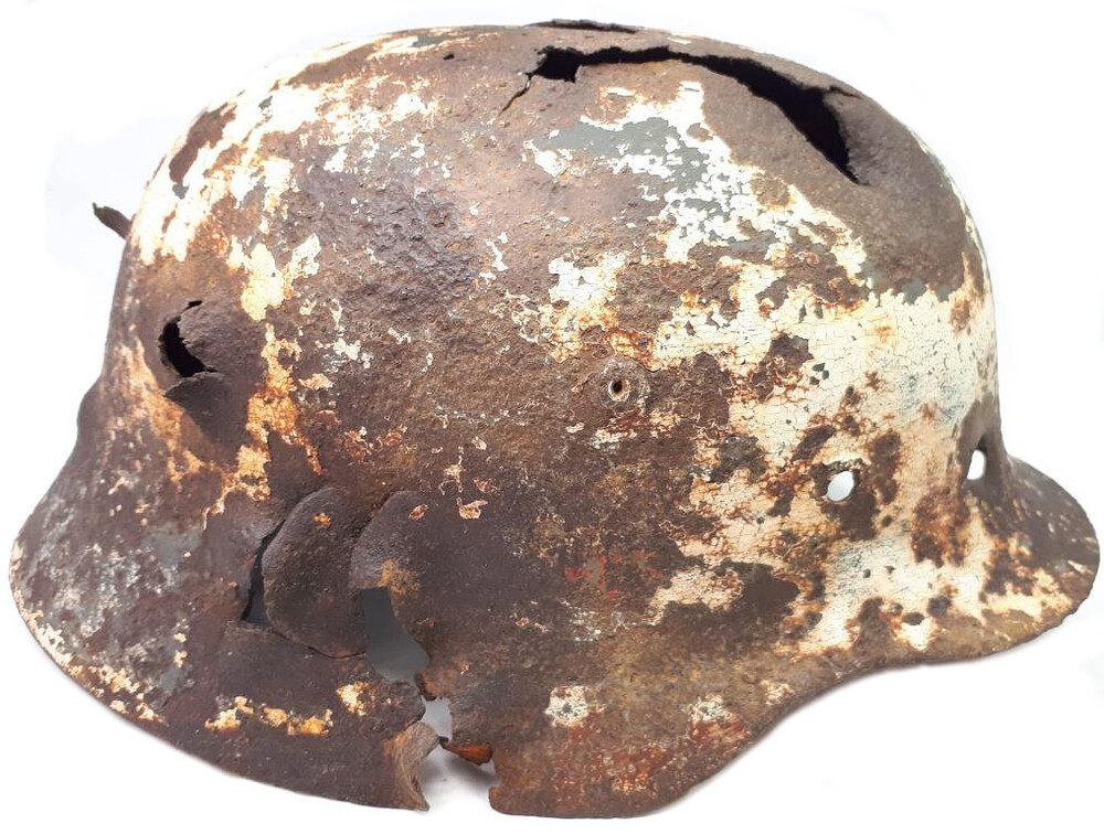 Winter camo German helmet M40 / from Stalingrad