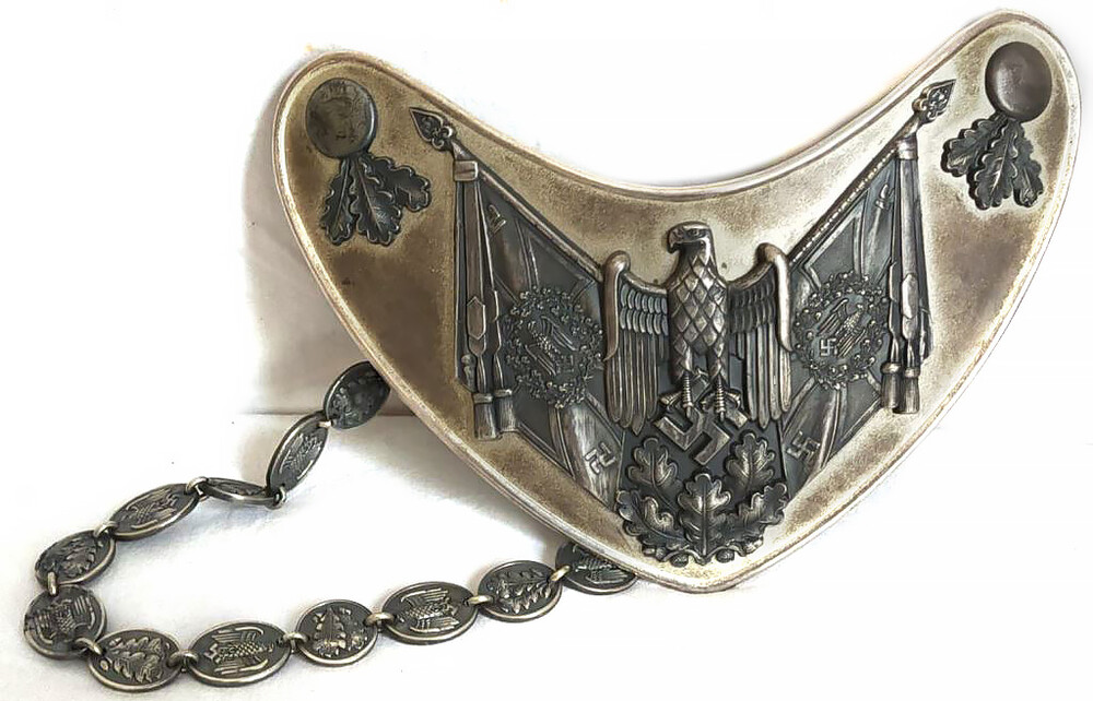 Gorget Flag Bearer of Wehrmacht