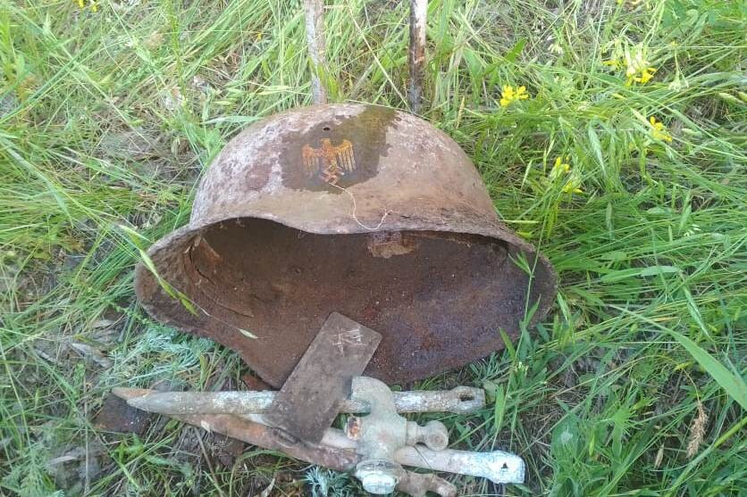Wehrmacht helmet M40 / from Stalingrad
