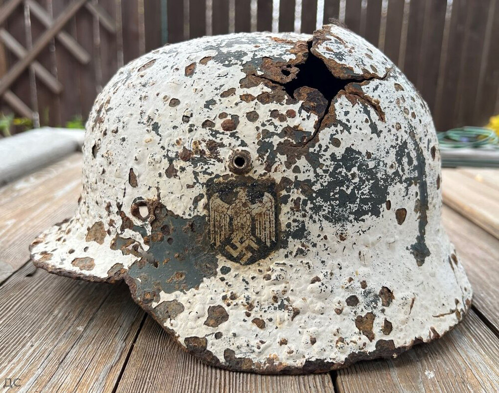 Winter camo Wehrmacht helmet M35 / from Velikiye Luki