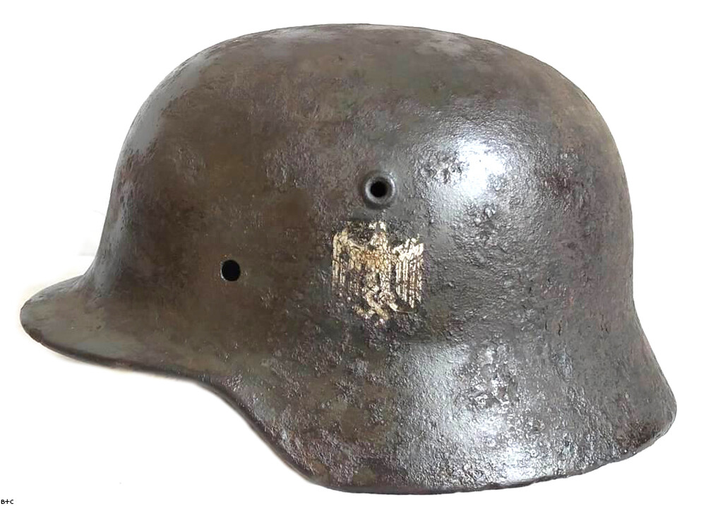 Wehrmacht helmet M40 / from Stalingrad