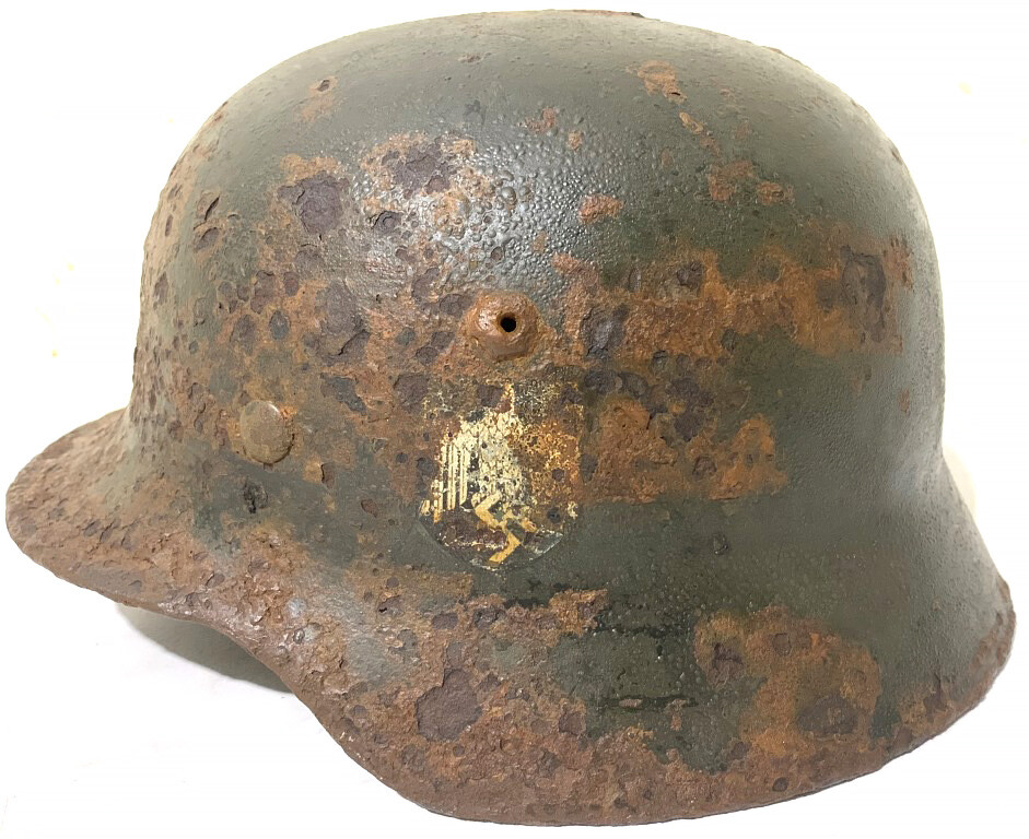 Wehrmacht helmet M35 / from Stalingrad