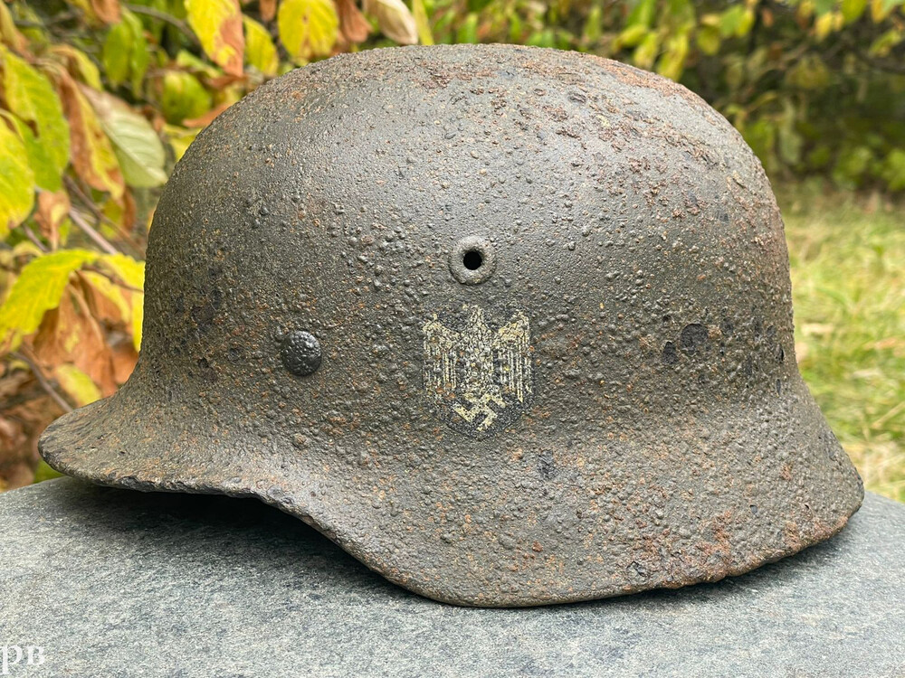 Wehrmacht helmet M40 / from Novgorod